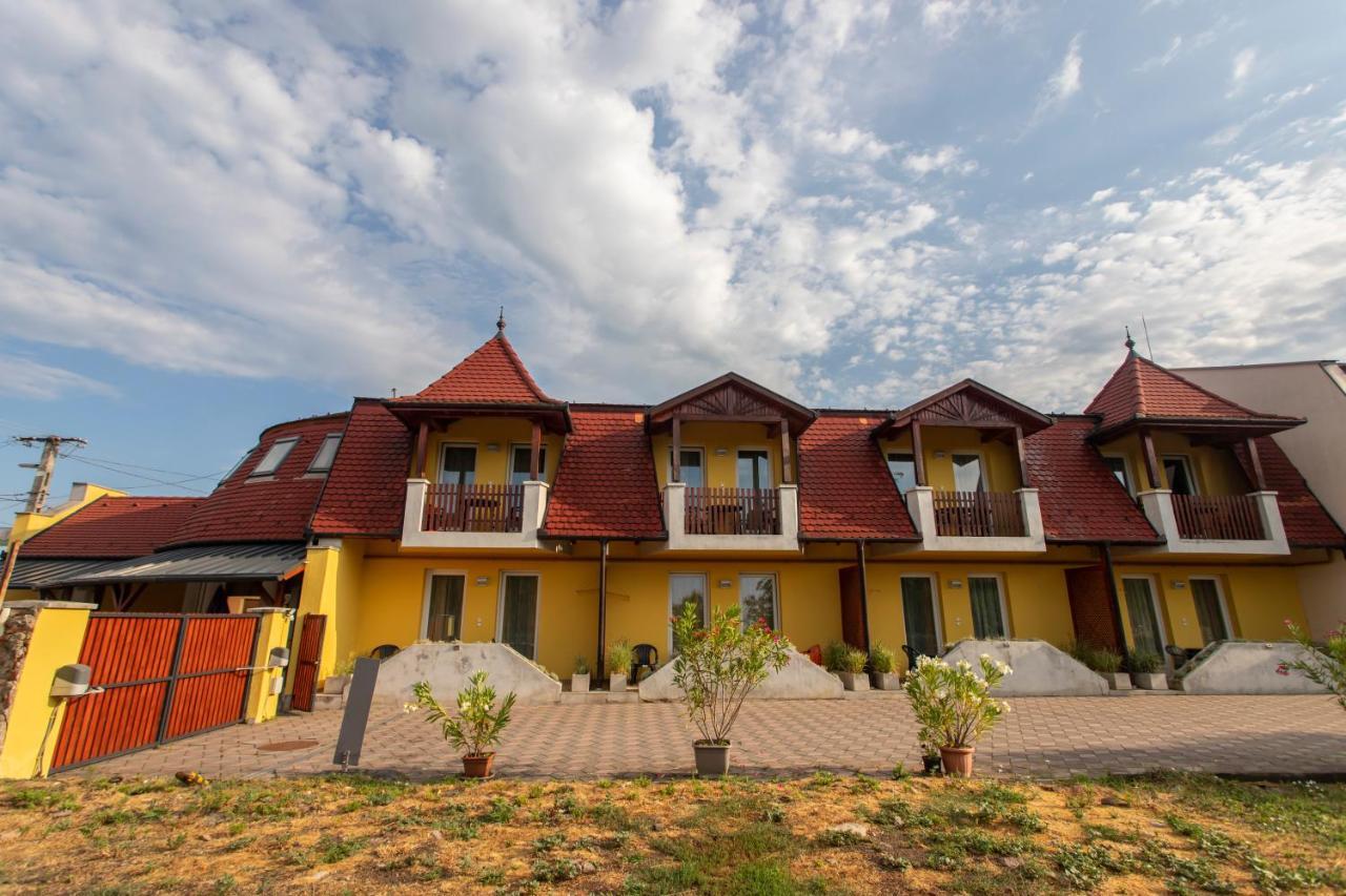 Margareta Apartman Es Ueduelohaz Bogács Exterior foto