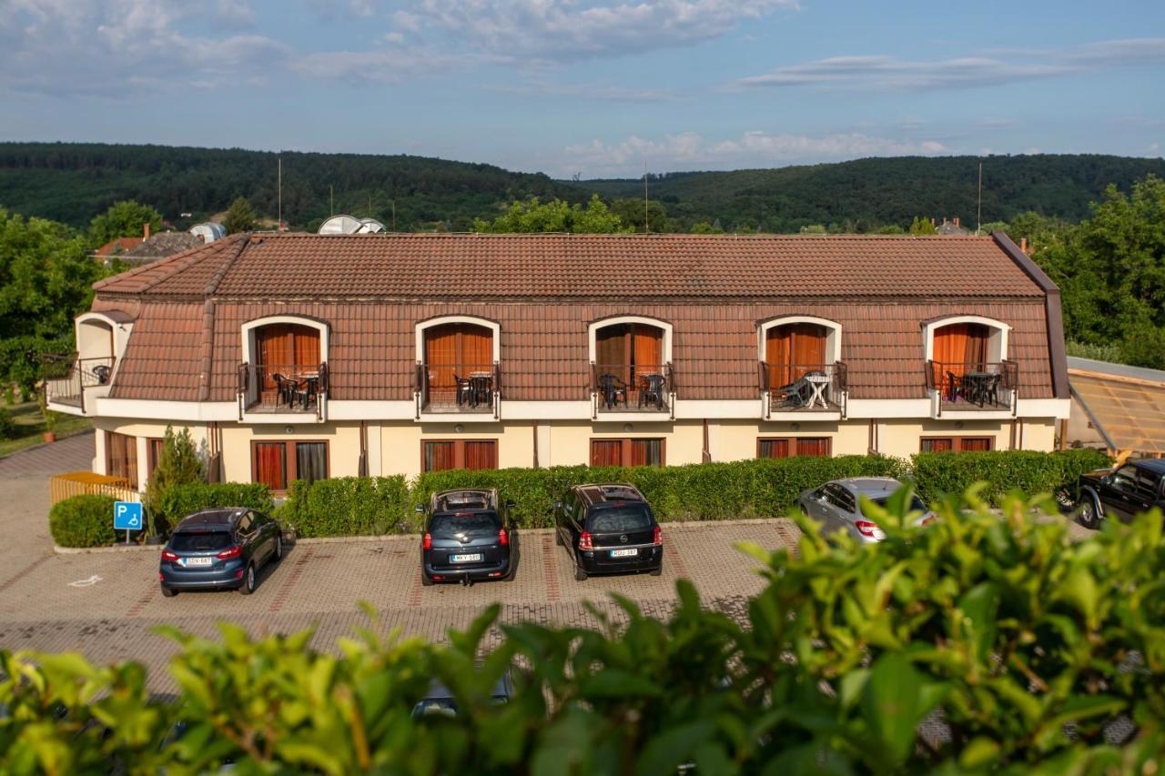 Margareta Apartman Es Ueduelohaz Bogács Exterior foto